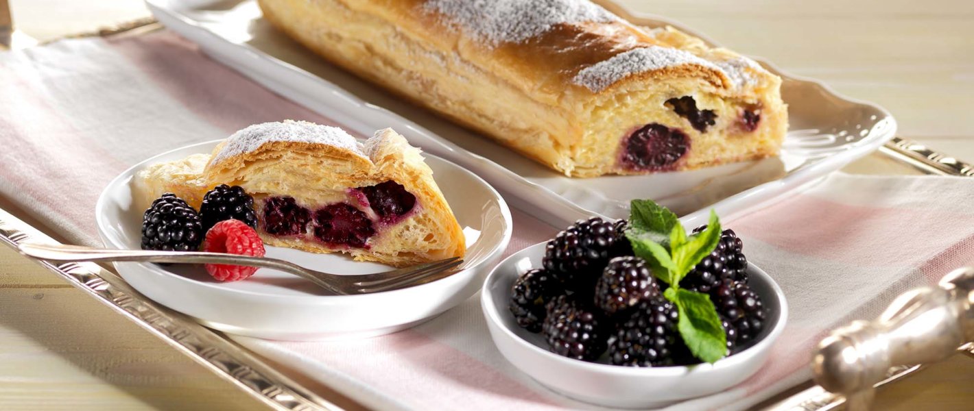 Brombeer Topfen Strudel
