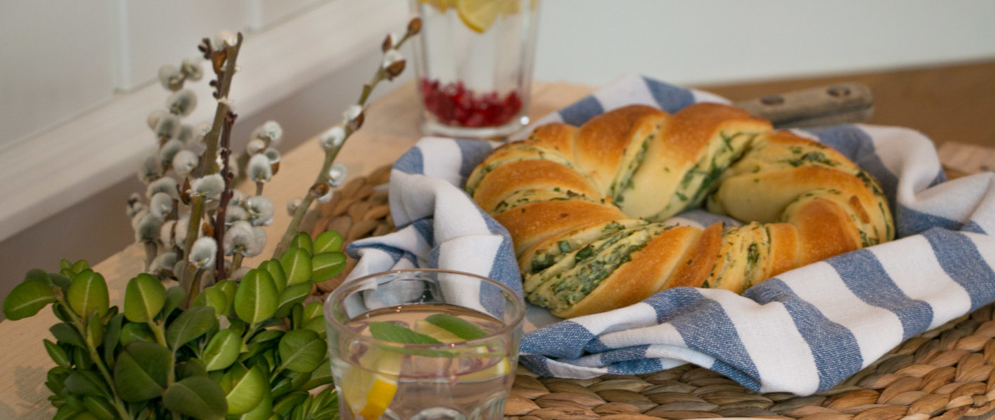 Kräuter Pizzaring mit Frischkäse