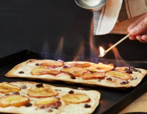 Flambierter Flammkuchen
