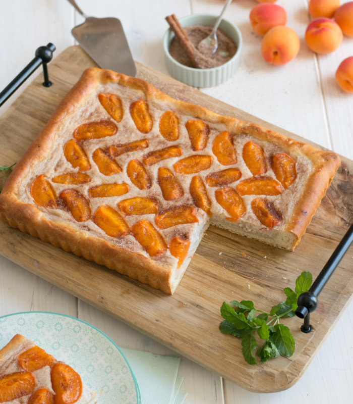 Grieß-Marillenkuchen Hefeteig