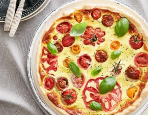 Quiche mit bunten Tomaten