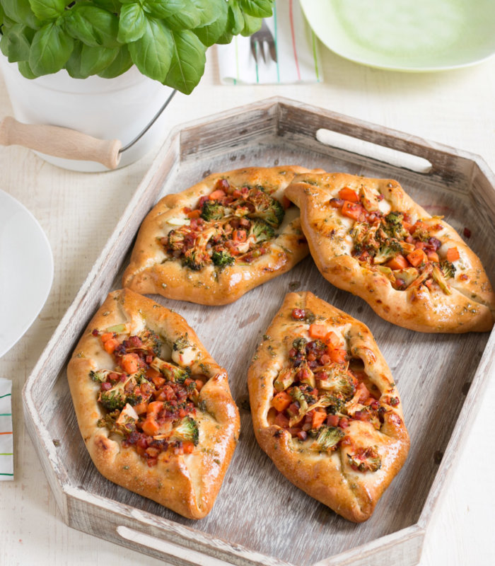 Pizzaschiffe mit Brokkoli