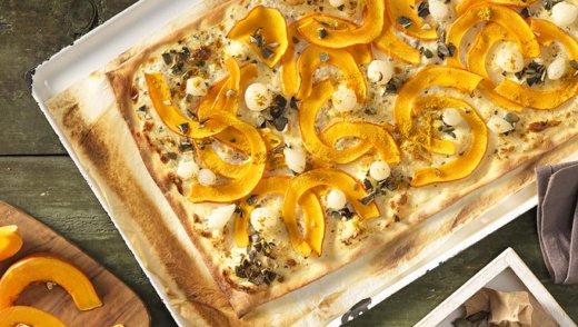 Flammkuchen mit Curry und Kürbis