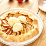 Vegane Nektarinen-Galette mit Eis-image