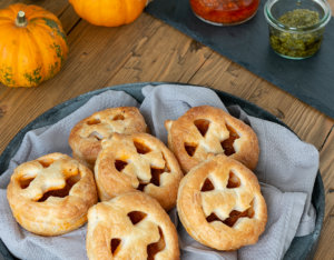 Halloween-Kürbisse aus Blätterteig