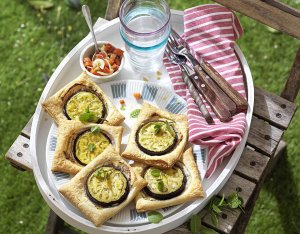 Blätterteigsnacks mit Melanzani