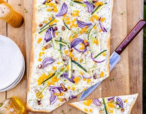 Herbstlicher Gemüseflammkuchen