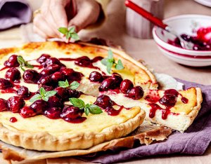 Cheesecake mit Kirschen