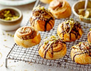 Hefeschnecken à la Dubai-Schokolade